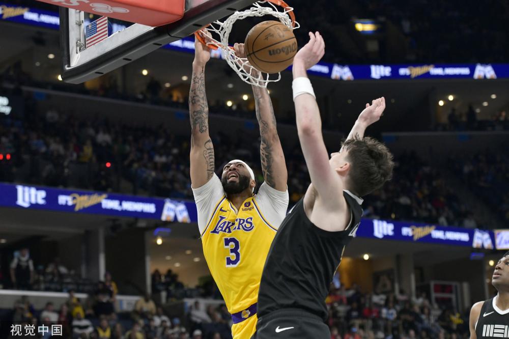 他不仅带领 他不仅带领