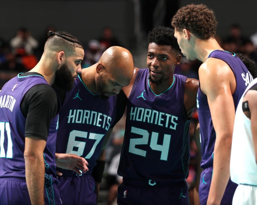 毫无尊严地 毫无尊严地