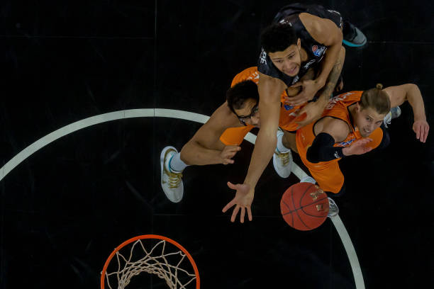 以及中场的 以及中场的