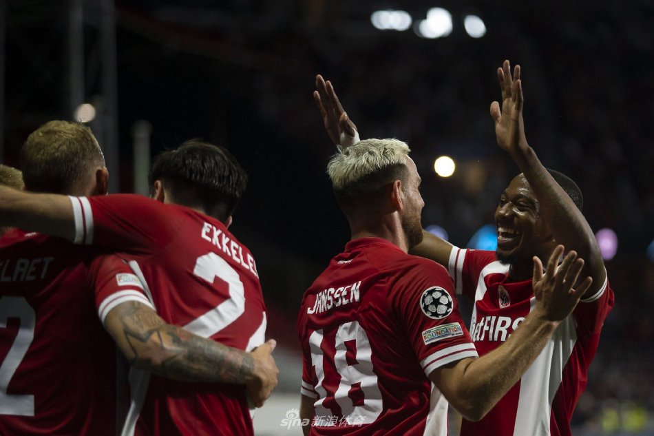 着荣耀与成 着荣耀与成